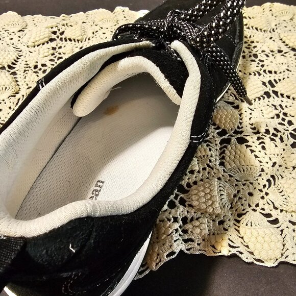 LL Bean black suede sneakers. Size 9M - Picture 6 of 9